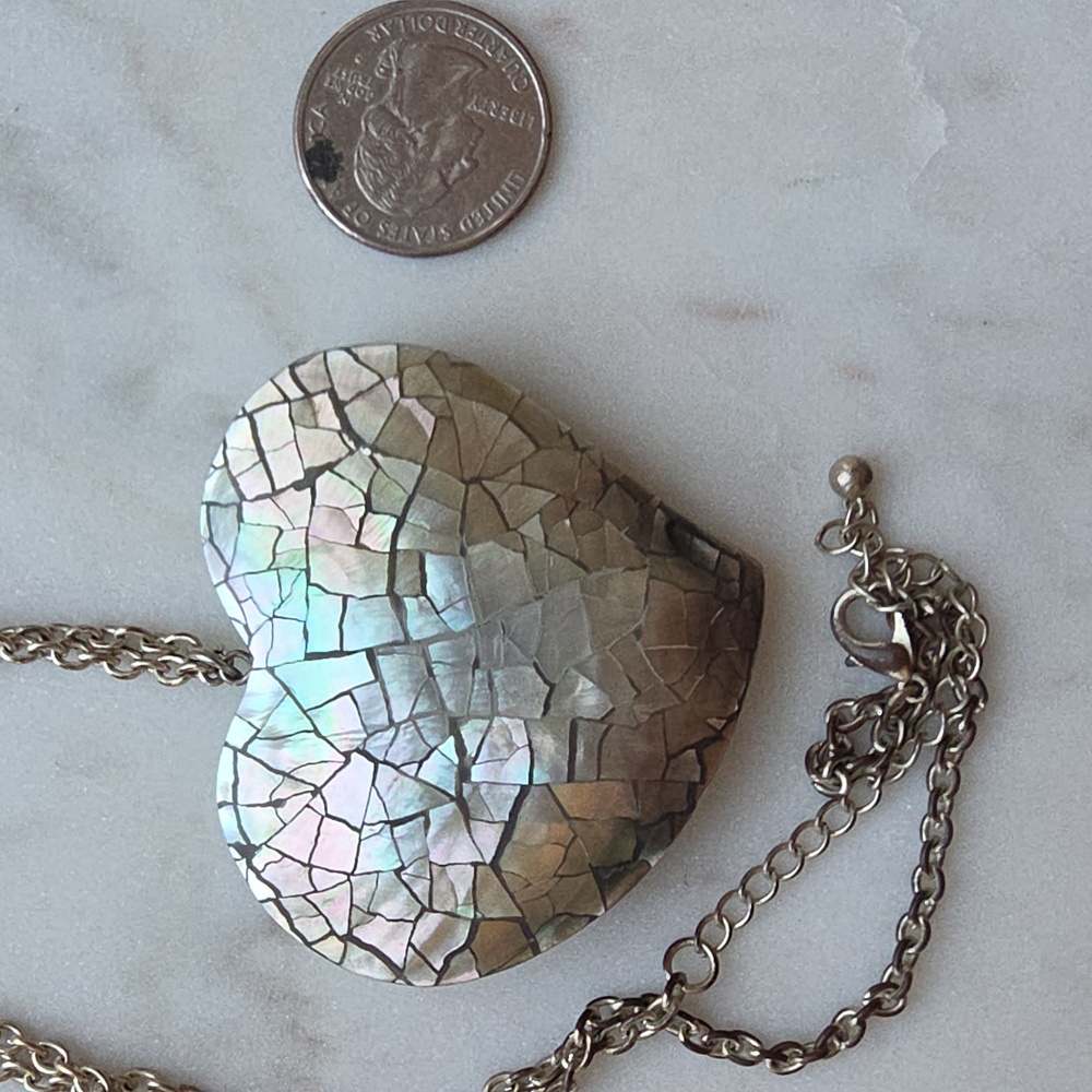 Abalone shell mosaic heart pendant necklace. - Picture 6 of 10
